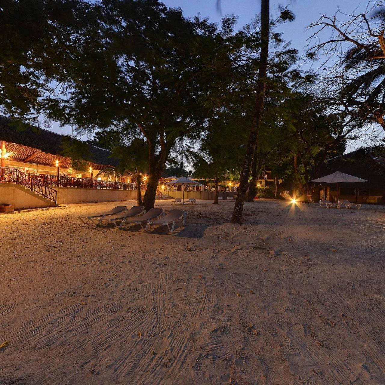 Baobab Beach Resort & Spa Diani Beach Exteriör bild